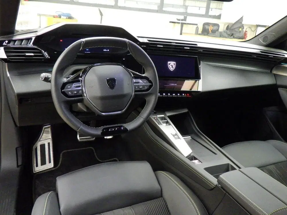 Peugeot 308 1.2 Hybrid 145 e-DCS6 GT Leder Alcantara uit 2025, foto 4
