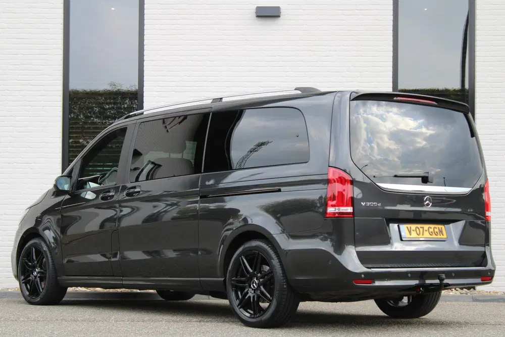 Mercedes-Benz V-Klasse 300d uit 2023, foto 10