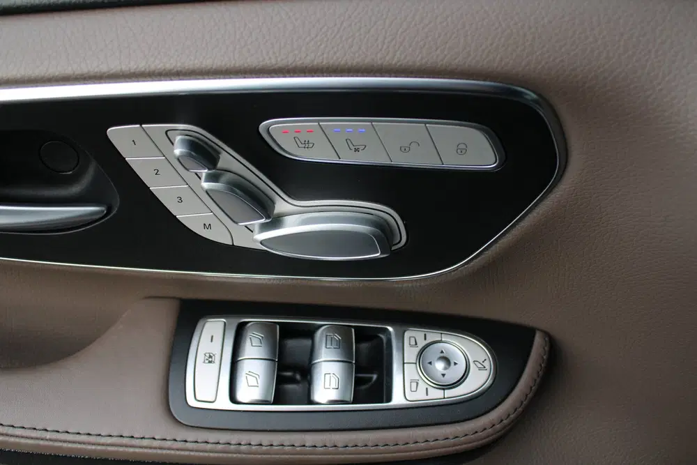 Mercedes-Benz V-Klasse 300d uit 2023, foto 11