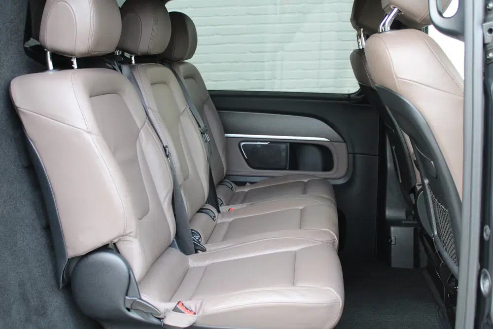 Mercedes-Benz V-Klasse 300d uit 2023, foto 12