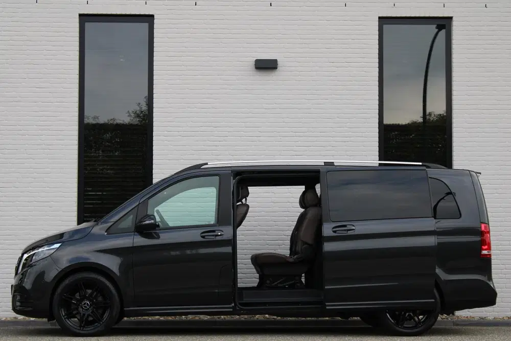 Mercedes-Benz V-Klasse 300d uit 2023, foto 14