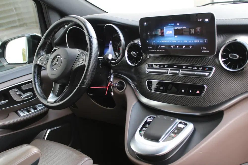 Mercedes-Benz V-Klasse 300d uit 2023, foto 3