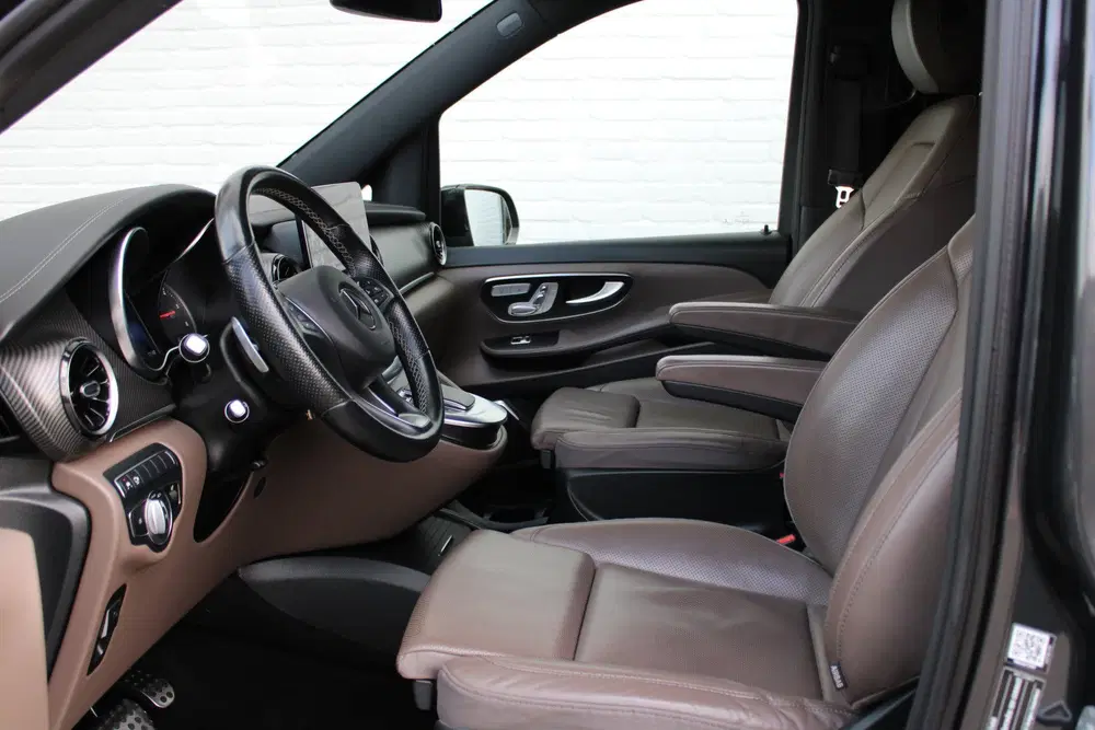 Mercedes-Benz V-Klasse 300d uit 2023, foto 7
