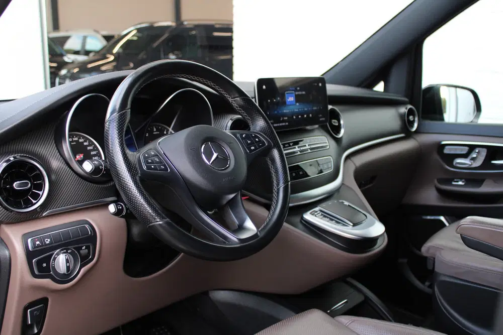 Mercedes-Benz V-Klasse 300d uit 2023, foto 8