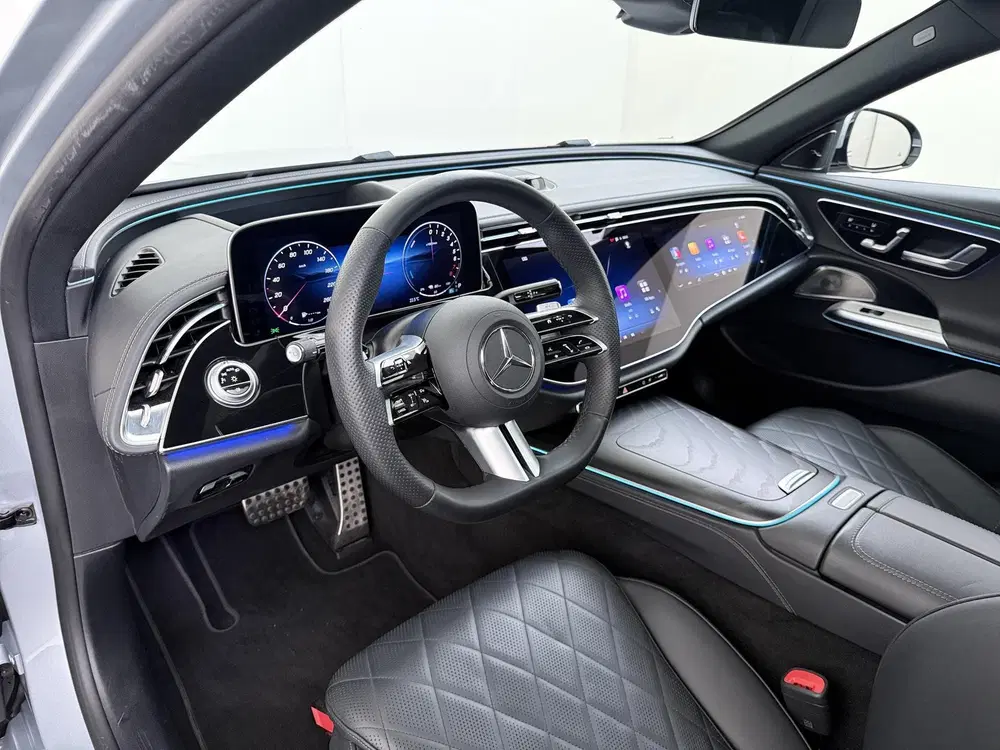 Mercedes-Benz E-Klasse 400 e 4MATIC AMG Line Wegklapbare tre uit 2024, foto 2