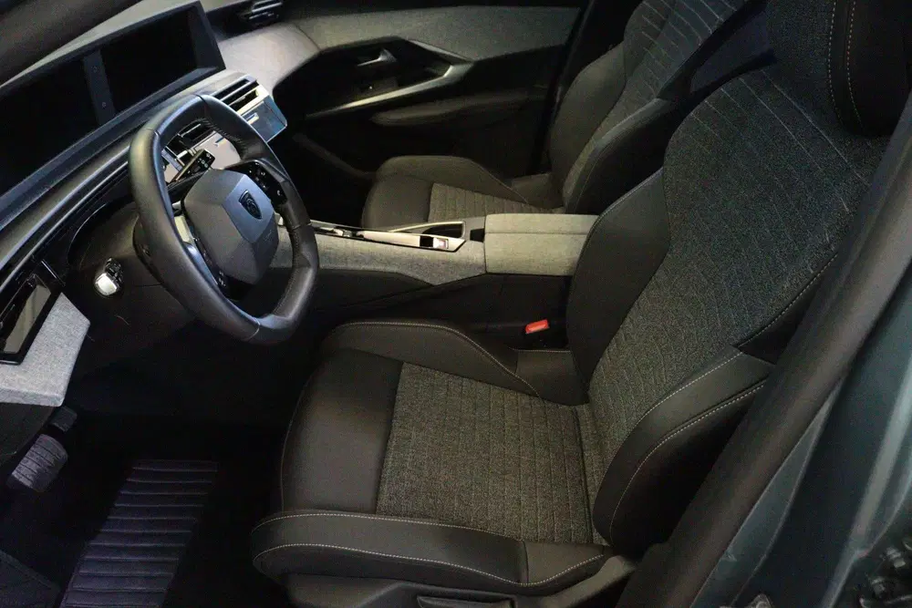 Peugeot 5008 1.2 Hybrid 145 Allure Automaat uit 2025, foto 5