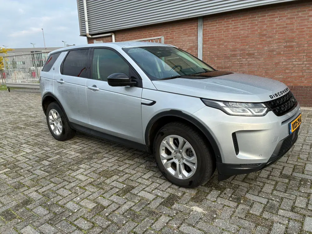 Land Rover Discovery Sport 2.0 D 165PK R-Dynamic aut 4x4 uit 2021, foto 2