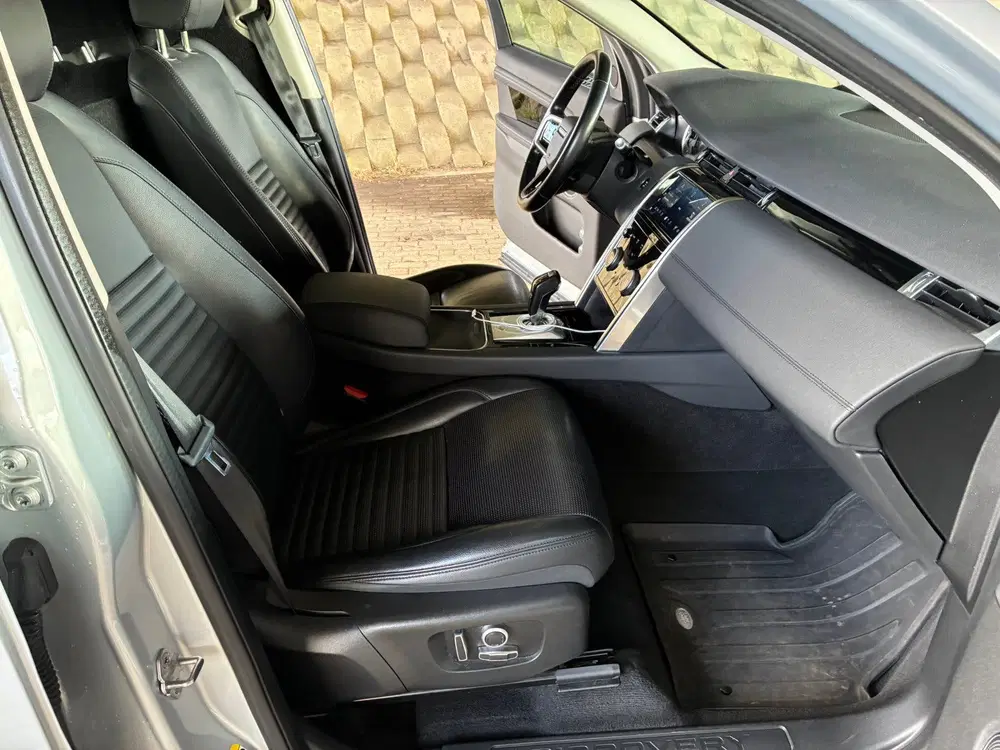 Land Rover Discovery Sport 2.0 D 165PK R-Dynamic aut 4x4 uit 2021, foto 9