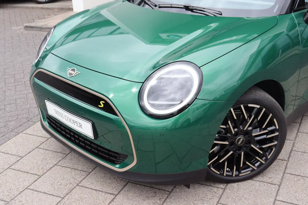 Mini Hatchback Cooper SE uit 2026, foto 3