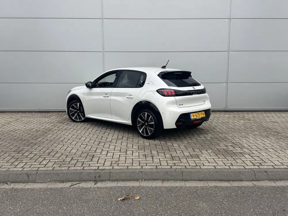 Peugeot 208 1.2 PureTech GT uit 2021, foto 4