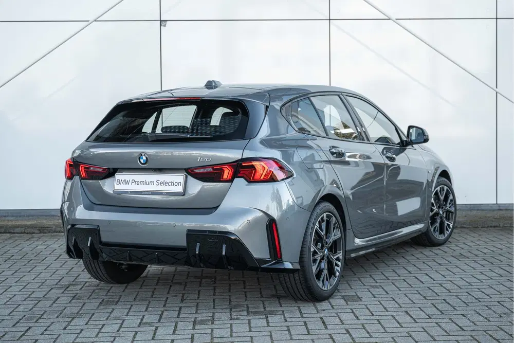 BMW 1-serie 120 M Sport Automaat uit 2025, foto 2