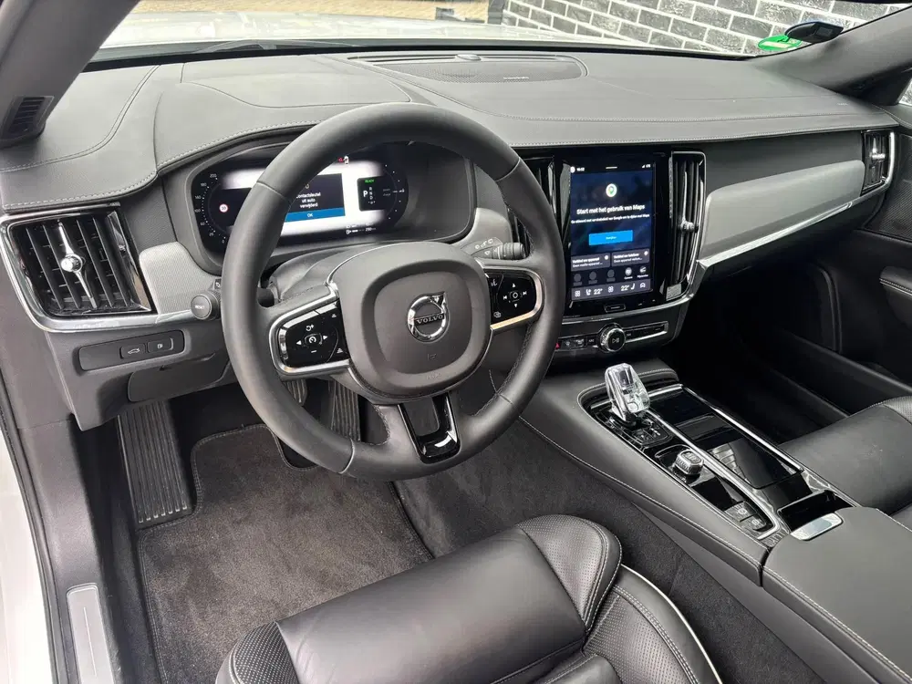 Volvo V90 2.0 T6 Plug-in hybrid AWD Plus Bright uit 2023, foto 2