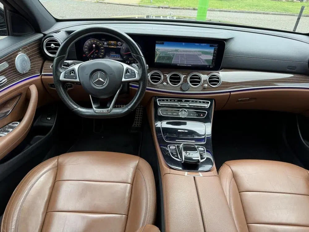 Mercedes-Benz E-Klasse 200 Premium Plus uit 2019, foto 2