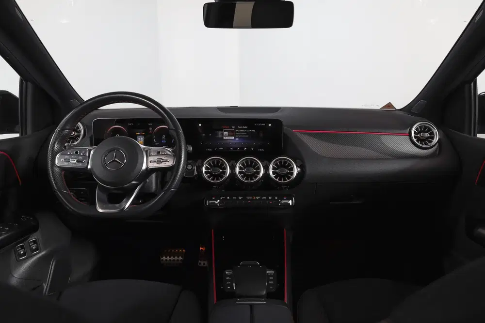 Mercedes-Benz B-Klasse 250 e AMG Line Hybride uit 2023, foto 3