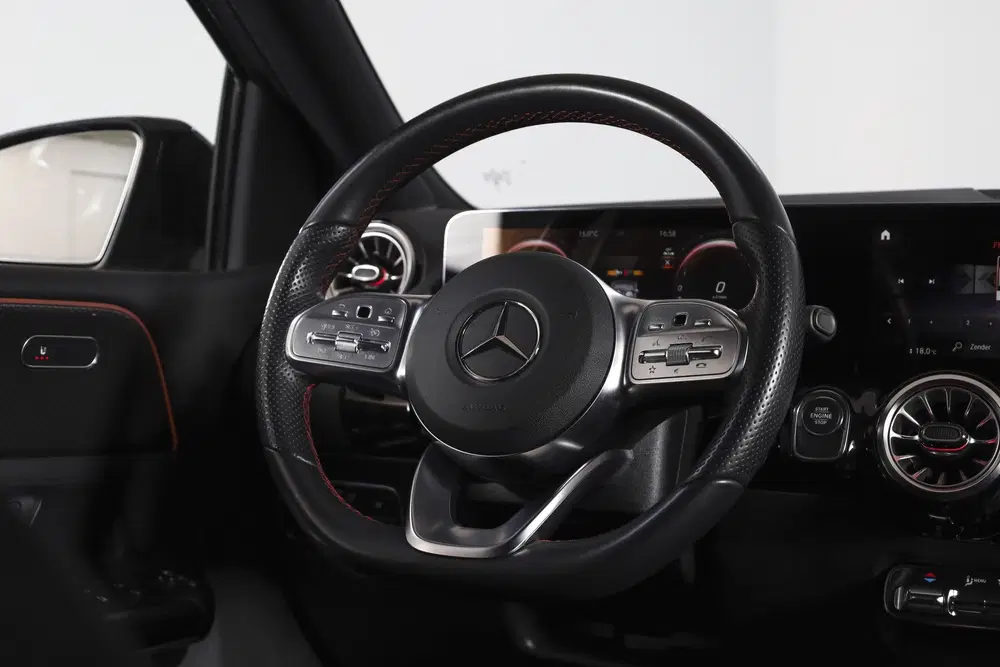 Mercedes-Benz B-Klasse 250 e AMG Line Hybride uit 2023, foto 9