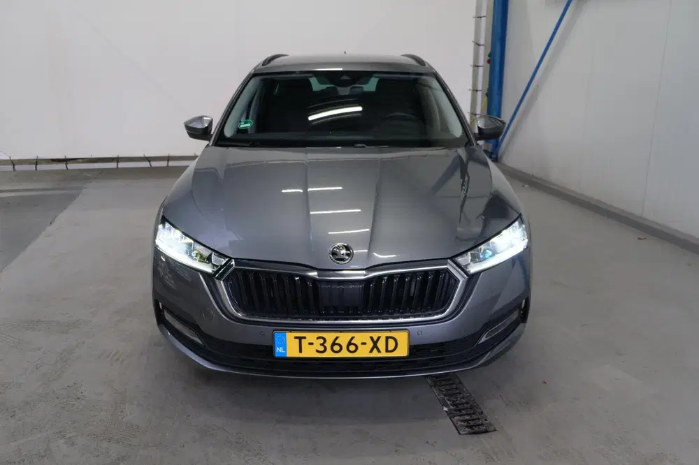 Skoda Octavia 1.0 e-TSI Ambition Automaat uit 2023, foto 3