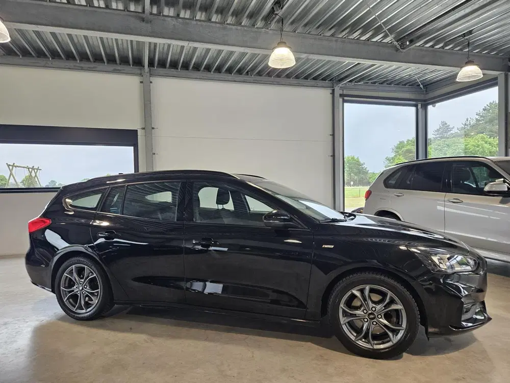 Ford Focus 1.0 EcoBoost ST Line Business uit 2020, foto 2