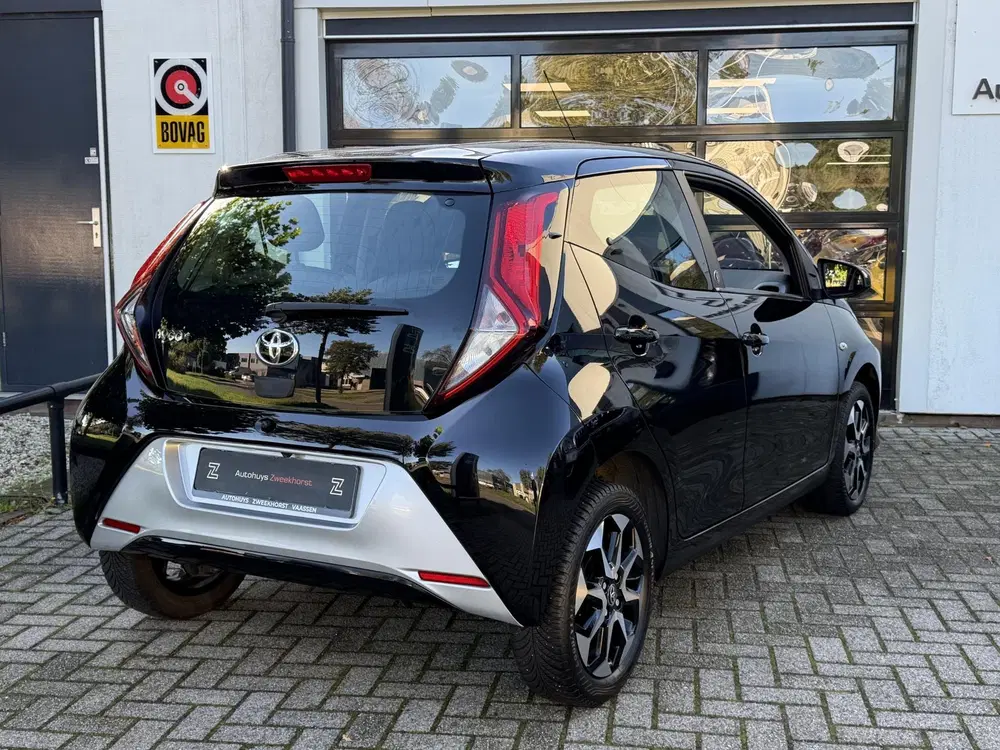 Toyota Aygo 1.0 VVT-i x-play Automaat uit 2020, foto 2