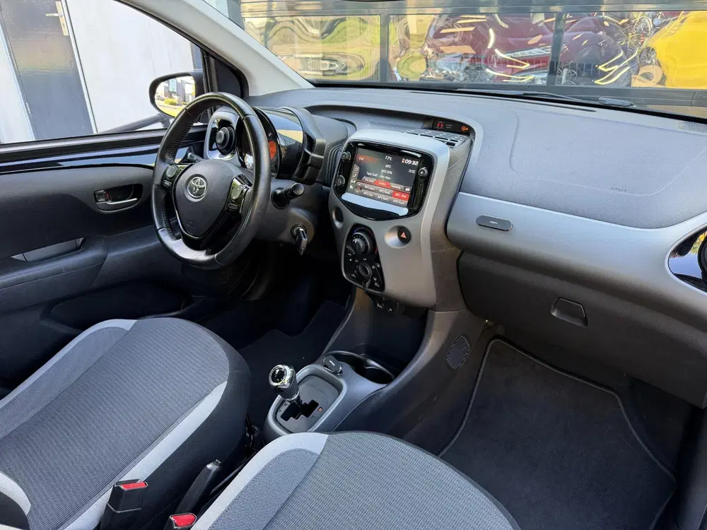 Toyota Aygo 1.0 VVT-i x-play Automaat uit 2020, foto 3