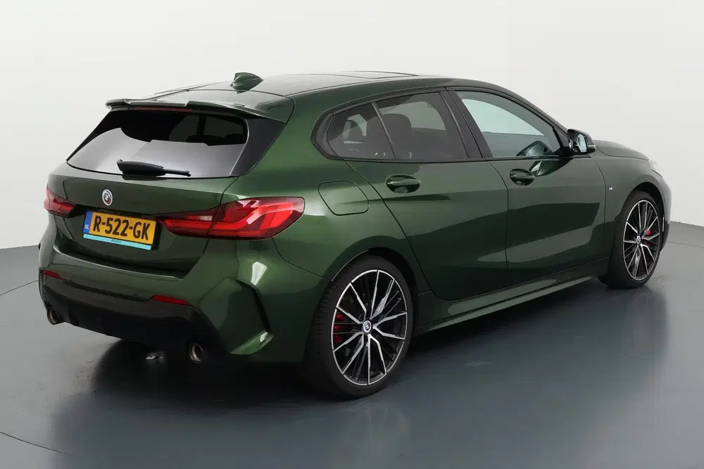 BMW 1-serie 120i Executive Sportief karakter in een co uit 2022, foto 6