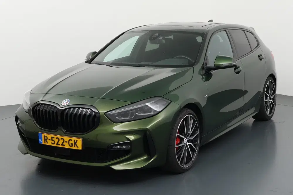 BMW 1-serie 120i Executive Sportief karakter in een co uit 2022, foto 7