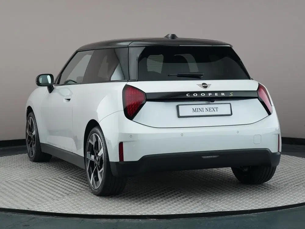 Mini Hatchback Cooper SE uit 2026, foto 2