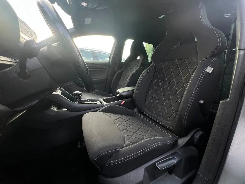 Skoda Karoq Sportline uit 2020, foto 5