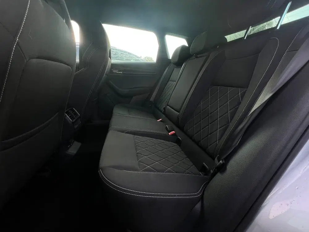 Skoda Karoq Sportline uit 2020, foto 6