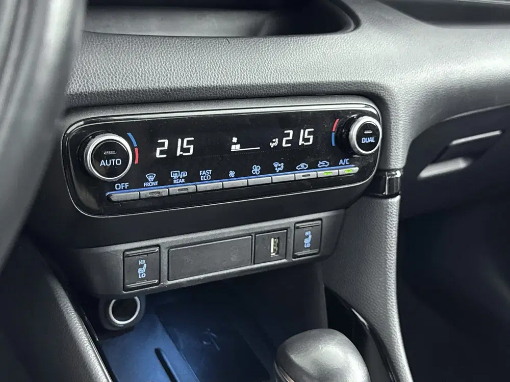Toyota Yaris 1.5 Hybrid Executive Sport uit 2022, foto 14