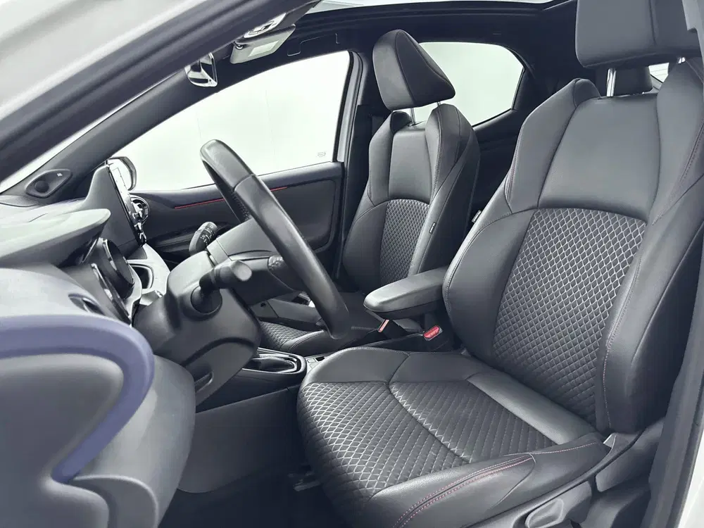 Toyota Yaris 1.5 Hybrid Executive Sport uit 2022, foto 4