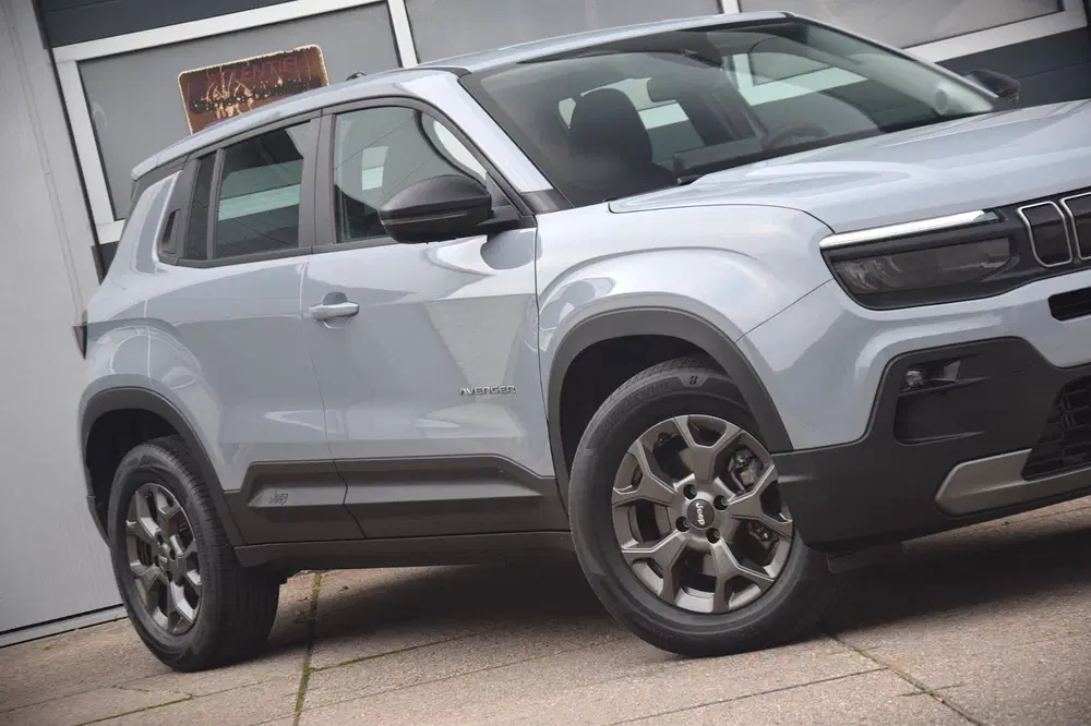Jeep Avenger 1.2 e-Hybrid Longitude ADAPTIEVE CRUISE uit 2025, foto 2