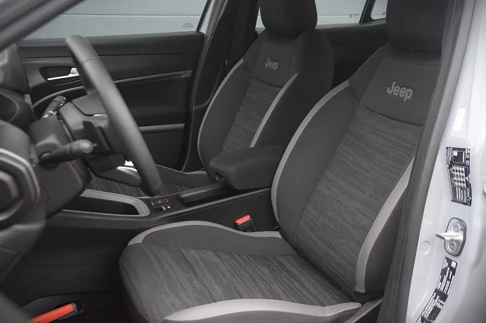 Jeep Avenger 1.2 e-Hybrid Longitude ADAPTIEVE CRUISE uit 2025, foto 9