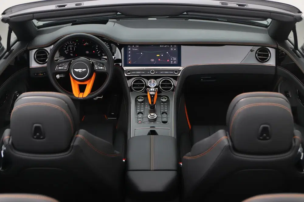 Bentley Continental GTC 4.0 V8 Black Edition uit 2025, foto 4