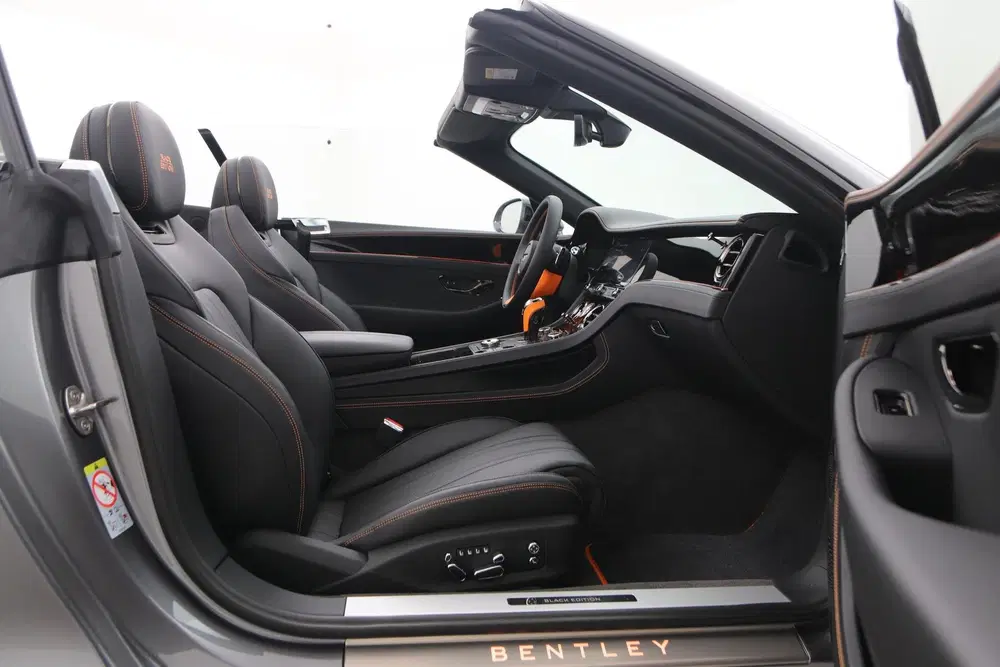 Bentley Continental GTC 4.0 V8 Black Edition uit 2025, foto 5