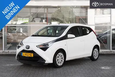 Toyota Aygo 1.0 VVT-i x-play uit 2021