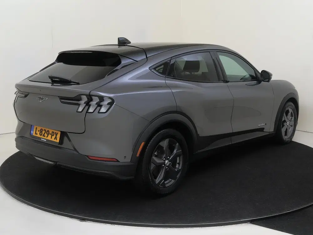 Ford Mustang Mach-E Extended RWD 98 kWh uit 2021, foto 4
