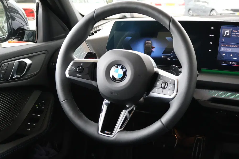 BMW 1-serie 120 M-sport Design edition uit 2026, foto 10