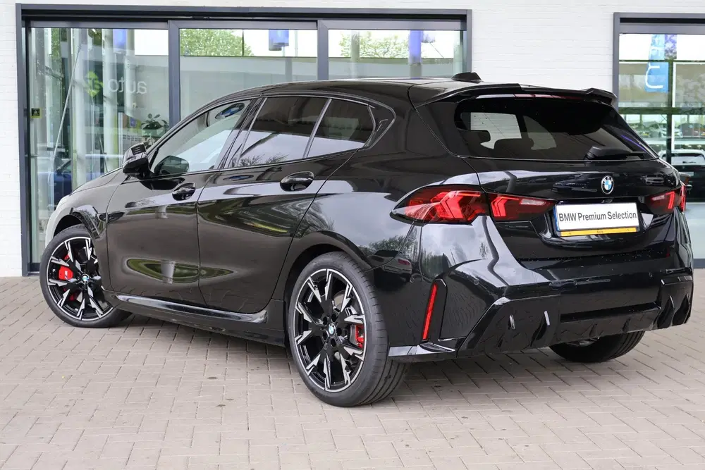 BMW 1-serie 120 M-sport Design edition uit 2026, foto 2