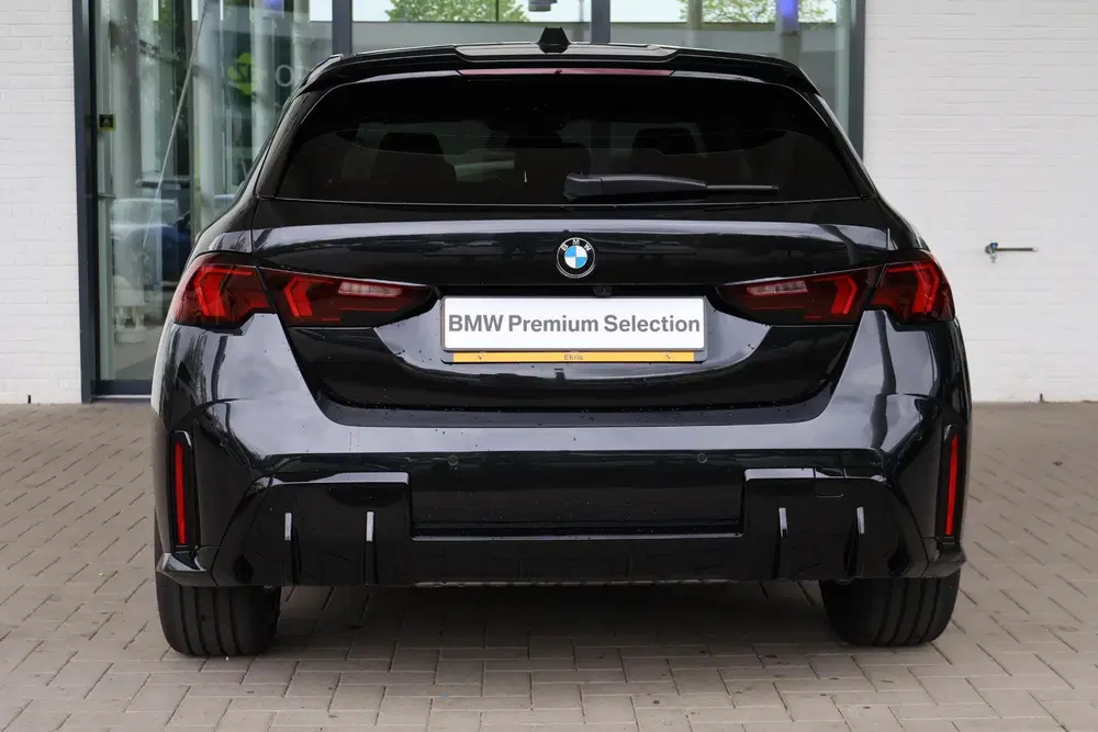 BMW 1-serie 120 M-sport Design edition uit 2026, foto 4