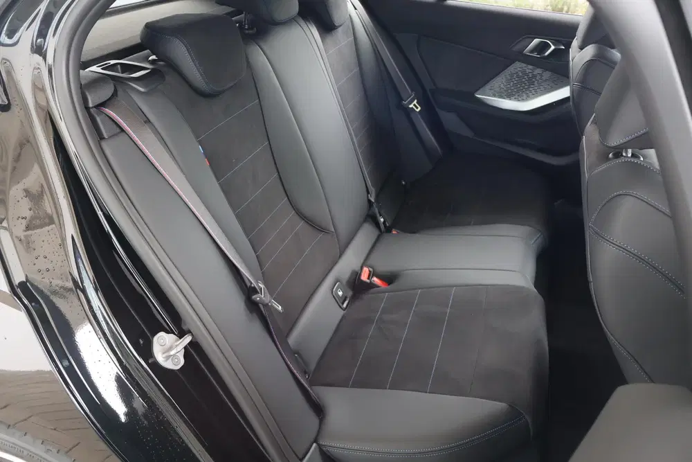 BMW 1-serie 120 M-sport Design edition uit 2026, foto 8