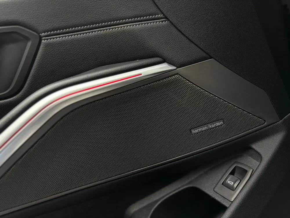 BMW 3-serie 330i xDrive High Executive PANO-DAK uit 2020, foto 10