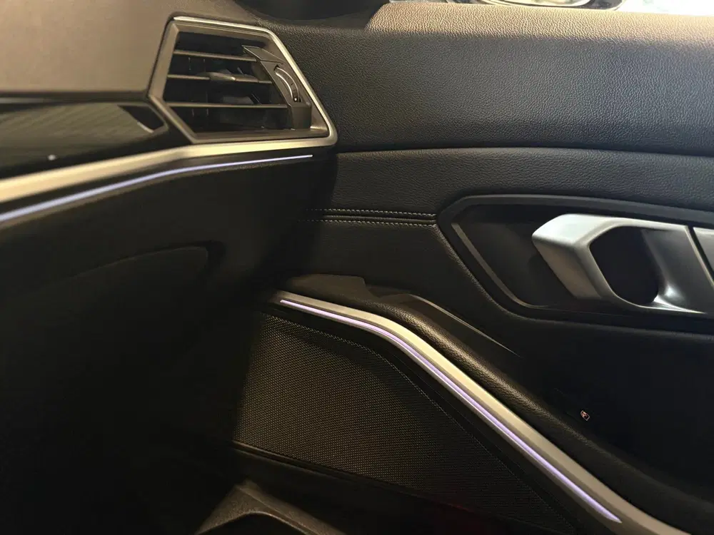 BMW 3-serie 330i xDrive High Executive PANO-DAK uit 2020, foto 12
