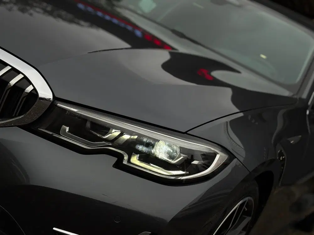 BMW 3-serie 330i xDrive High Executive PANO-DAK uit 2020, foto 3
