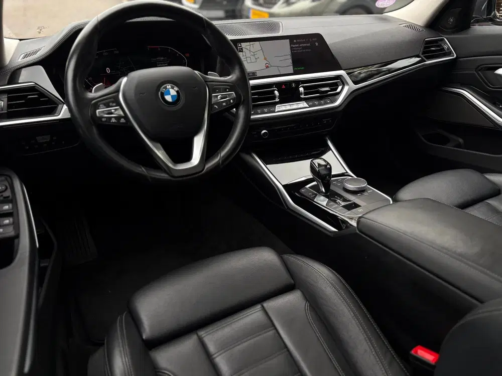 BMW 3-serie 330i xDrive High Executive PANO-DAK uit 2020, foto 8
