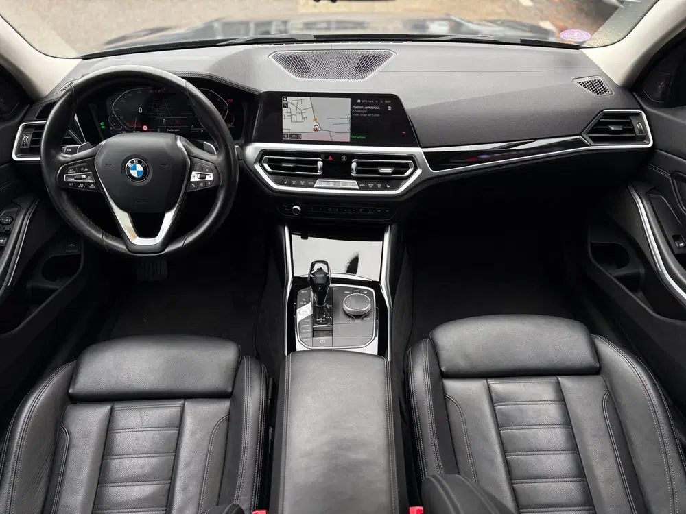 BMW 3-serie 330i xDrive High Executive PANO-DAK uit 2020, foto 9