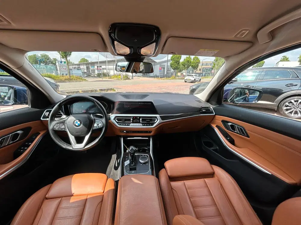 BMW 3-serie 320i High Executive Edition AUT uit 2019, foto 2