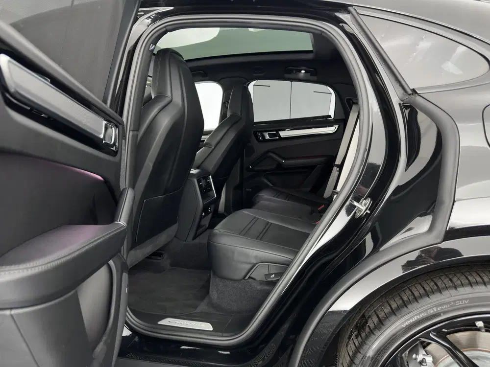 Porsche Cayenne Cayenne Coupé 3.0 E-Hybrid Platinum Editio uit 2022, foto 11