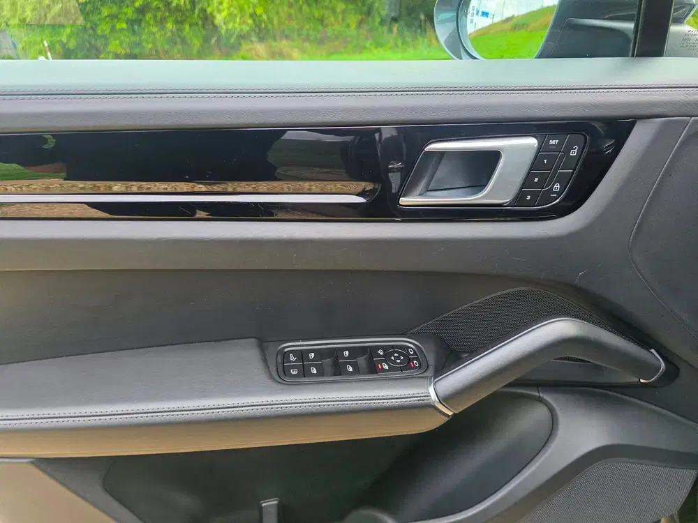 Porsche Cayenne Cayenne Coupé 3.0 E-Hybrid Platinum Editio uit 2022, foto 13