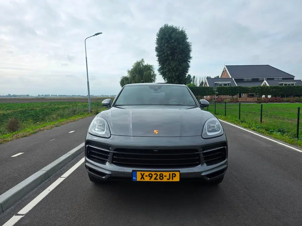 Porsche Cayenne Cayenne Coupé 3.0 E-Hybrid Platinum Editio uit 2022, foto 2