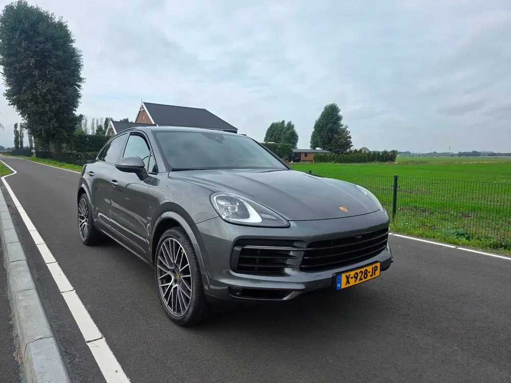 Porsche Cayenne Cayenne Coupé 3.0 E-Hybrid Platinum Editio uit 2022, foto 3